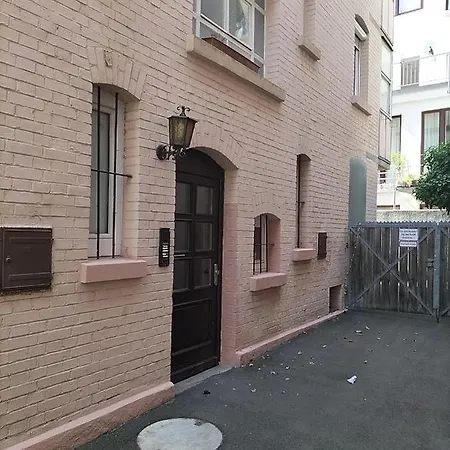 01 Apartment *